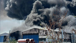 Incendio Fano, revocate le limitazioni su finestre e attività all’aperto: restano i divieti sul suolo