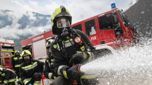Tavullia, paura all'alba: due auto distrutte da un incendio in via Strada della Rena
