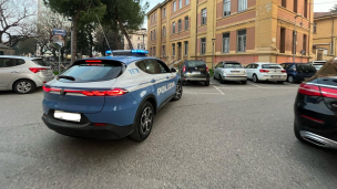 Pesaro, lite tra gruppi di ragazzi in piazzale Matteotti: interviene la Polizia di Stato