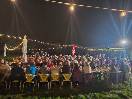 Pesaro, al Parco Miralfiore la prima Cena del Ringraziamento: 250 partecipanti per dire grazie agli operatori in divisa