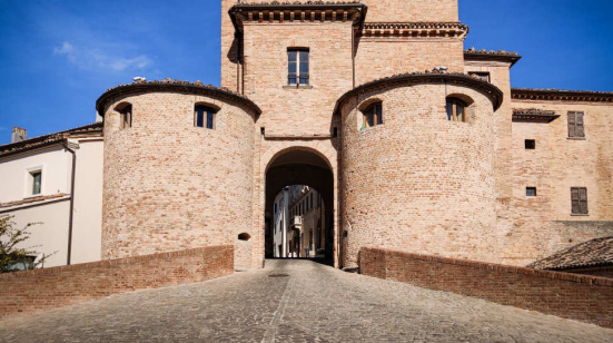 “I Sapori del Borgo”: a Mombaroccio cena itinerante sotto le stelle