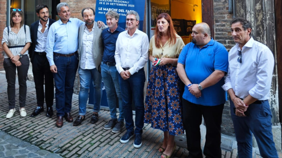 Francesco Baldelli inaugura la sede elettorale a Urbino: "Le infrastrutture sono la rivoluzione delle Marche"