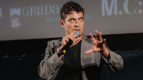 Riccardo Scamarcio a Gradara con "Modì" di Johnny Depp: successo per "Un Castello tra le stelle"