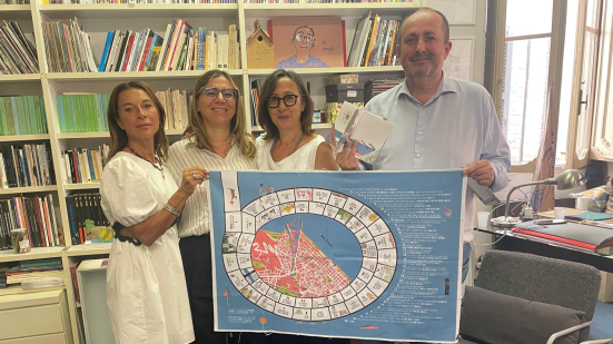 Guida Piccola di Pesaro: il libro-gioco che trasforma la città in un'avventura per bambini e famiglie
