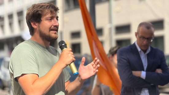 Pesaro, manifestazione in piazzale Matteotti per il diritto allo studio: trasporto gratuito e psicologo