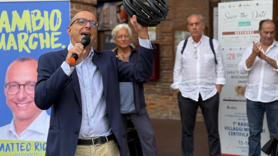 Matteo Ricci ad Amandola: "Meno comunicazione e più ricostruzione, Castelli prenda esempio da Legnini"