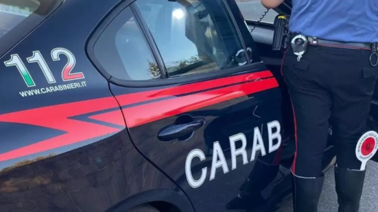Marche, uomo trovato morto in un garage: il cadavere non è ancora stato identificato, ipotesi omicidio