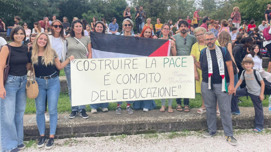 I maestri Montessori di Pesaro: "Non restiamo indifferenti davanti alla guerra"