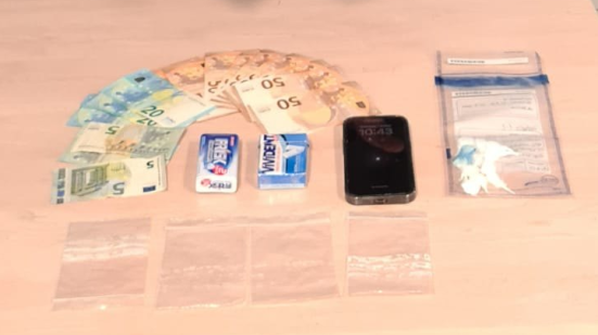 Fano, arrestato cittadino albanese per spaccio: rimpatriato con volo da Ancona