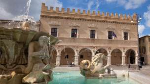 Pesaro, in Piazza del Popolo tornano "Le Piazzette dei Mestieri e dei Sapori": artigianato e gusto protagonisti