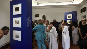 Ad Apecchio la mostra "Luigi Ghirri. Blu Infinito": 81 fotografie inedite tra viaggio, paesaggio e memoria"