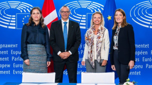 Matteo Ricci firma a Strasburgo la nuova direttiva europea sulle patenti: “Più sicurezza sulle strade”