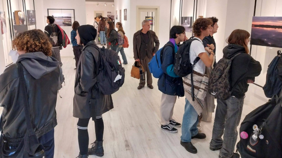 "Visioni di vita, indifferenza umana, quale futuro": la mostra di Sandro Capatti alla Galleria Rossini