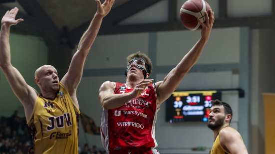 La VL Pesaro domina a Cremona: 95-75 e vetta solitaria in classifica