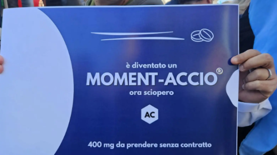 Farmacisti in sciopero, sit-in di protesta davanti alla sede di Federfarma ad Ancona