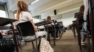 Educazione sessuale a scuola: la Lega modifica il testo, sì alle attività alle medie con consenso dei genitori