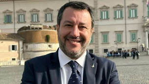 Salvini: "Via dalle palle gli immigrati che non rispettano l'Italia"