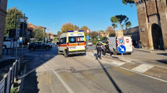 Fano, 14enne investita sulle strisce in viale Gramsci: trasportata al Pronto soccorso