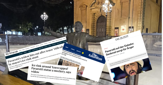 Pavarotti, la statua di Pesaro finisce sulla stampa internazionale: l’episodio rimbalza su Guardian, Telegraph, Times e Die Zeit