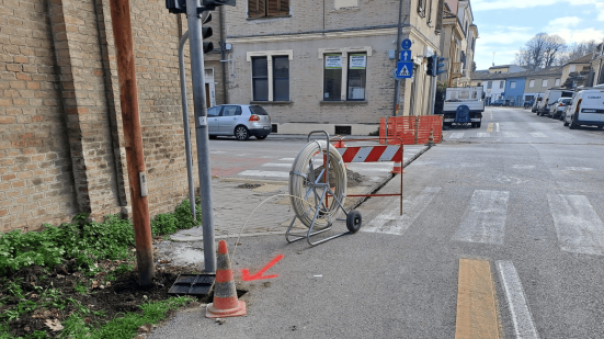 Fano, guasto al semaforo tra via Negusanti e via Palazzi: avviato l'iter tecnico per il ripristino