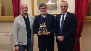 Confartigianato e Coldiretti donano alla Diocesi la statuina del Presepe 2025: simbolo di lavoro e comunità
