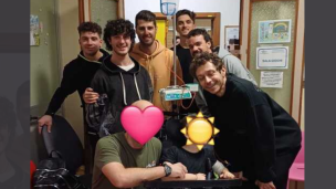 Valentino Rossi e la VR46 Academy al Salesi di Ancona: un pomeriggio di grandi emozioni con i piccoli pazienti