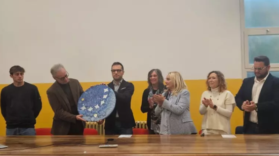 A Fano consegnato il mosaico dedicato a Benedetta Vitali: un segno di memoria e responsabilità