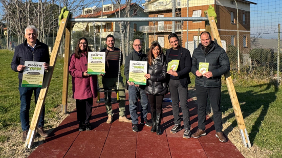 Una nuova altalena per Pozzo Alto grazie alla donazione di Festina Lente