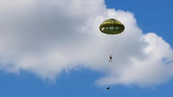 Tragedia a Fano: morti due paracadutisti durante un lancio