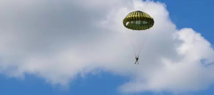 Tragedia a Fano: morti due paracadutisti durante un lancio