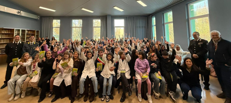 Pesaro lancia "Più sicuri insieme 2025": dai banchi di scuola la campagna contro le truffe agli anziani