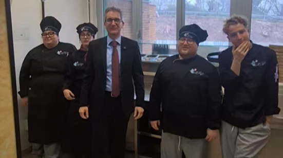 Fosso Sejore, inaugurata la pizzeria Utopia - Baldelli: “Rigenerazione di un bene comune con valore sociale”