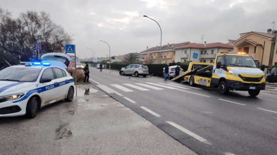 Fano, incidente stradale sulla Statale Adriatica: tre feriti nei pressi del distributore Tamoil