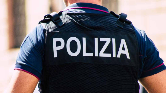 Marche, esce dal carcere e torna a minacciare l'ex compagna: scatta il divieto di avvicinamento