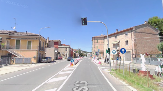 Ripristinato il semaforo pedonale a Cattabrighe: intervento da 30mila euro per la sicurezza