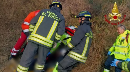 Urbino, auto finisce fuori strada a Ca’ Vagnino: soccorso un automobilista