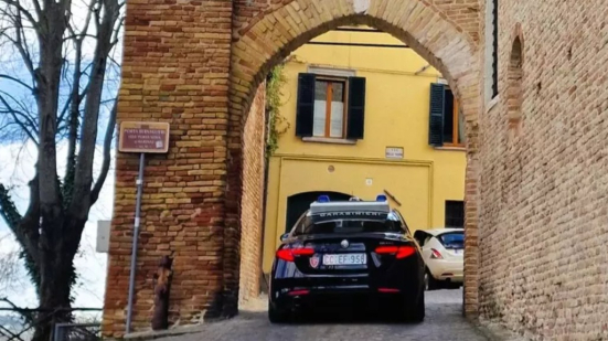 Truffa agli anziani: arrestato uomo che si spacciava per maresciallo dei Carabinieri nelle Marche