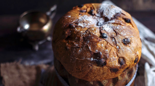 Tragedia alla cena della Vigilia di Natale, muore soffocato con il panettone