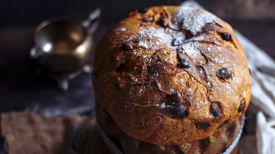 Tragedia alla cena della Vigilia di Natale, muore soffocato con il panettone