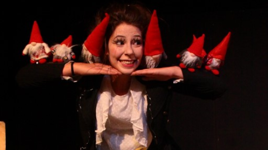 Andar per Fiabe, “Gli Omini rossi e Babbo Natale” in scena al Teatro Comunale di Cagli