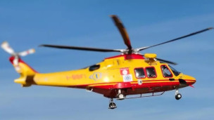 Incidente nelle Marche, esce di strada con l'auto e muore a 56 anni