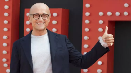 Alfonso Signorini si è autosospeso da Mediaset dopo le accuse di Fabrizio Corona sul Grande Fratello