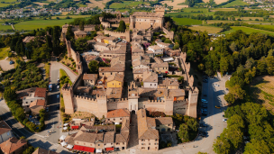 Gradara accoglie la Fiamma Olimpica delle Olimpiadi Invernali Cortina 2026