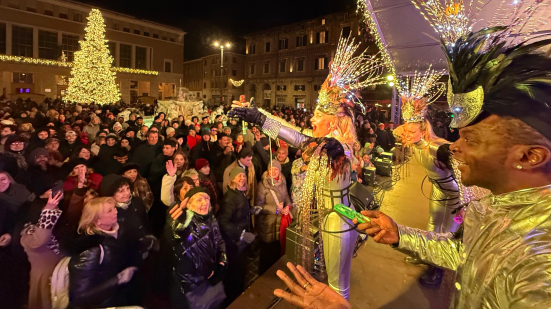 Capodanno a Pesaro: piazza del Popolo si trasforma in una grande pista da ballo con Remember Disco Dance