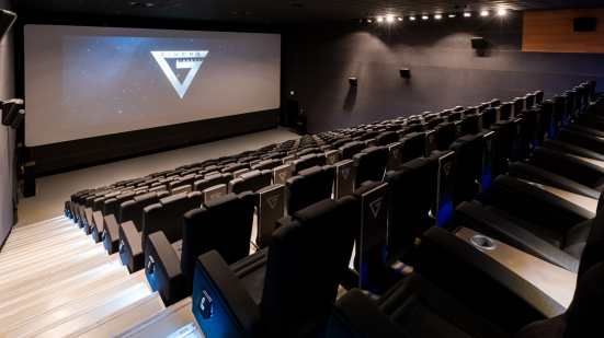 Spray al peperoncino al cinema Giometti di Pesaro: sala evacuata durante il film di Zalone