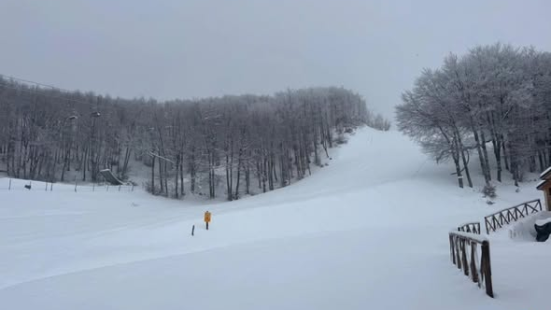Epifania sulla neve al Monte Catria: aperte le piste dopo 40 centimetri di neve