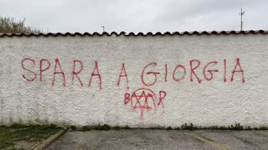 Minacce nelle Marche contro Giorgia Meloni: scritta con sigla Br