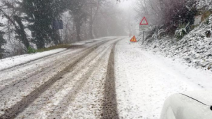Neve a Pesaro, il sindaco Biancani: “Attenzione negli spostamenti, in corso pulizia e spargimento sale”