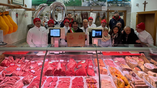 Pesaro, 40 anni di attività per la Macelleria Bavosi: il Plauso della Città a Gilberto e Loretta