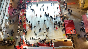 Pesaro, la pista di ghiaccio resta aperta fino al 18 gennaio